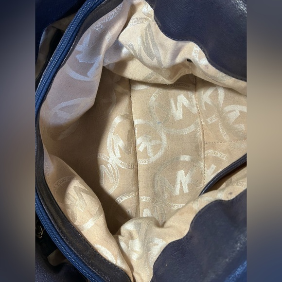 Michael Kors Beverly Hobo - Picture 11 of 11